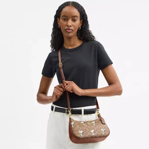 Peanuts Teri Snoopy Shoulder Bag
