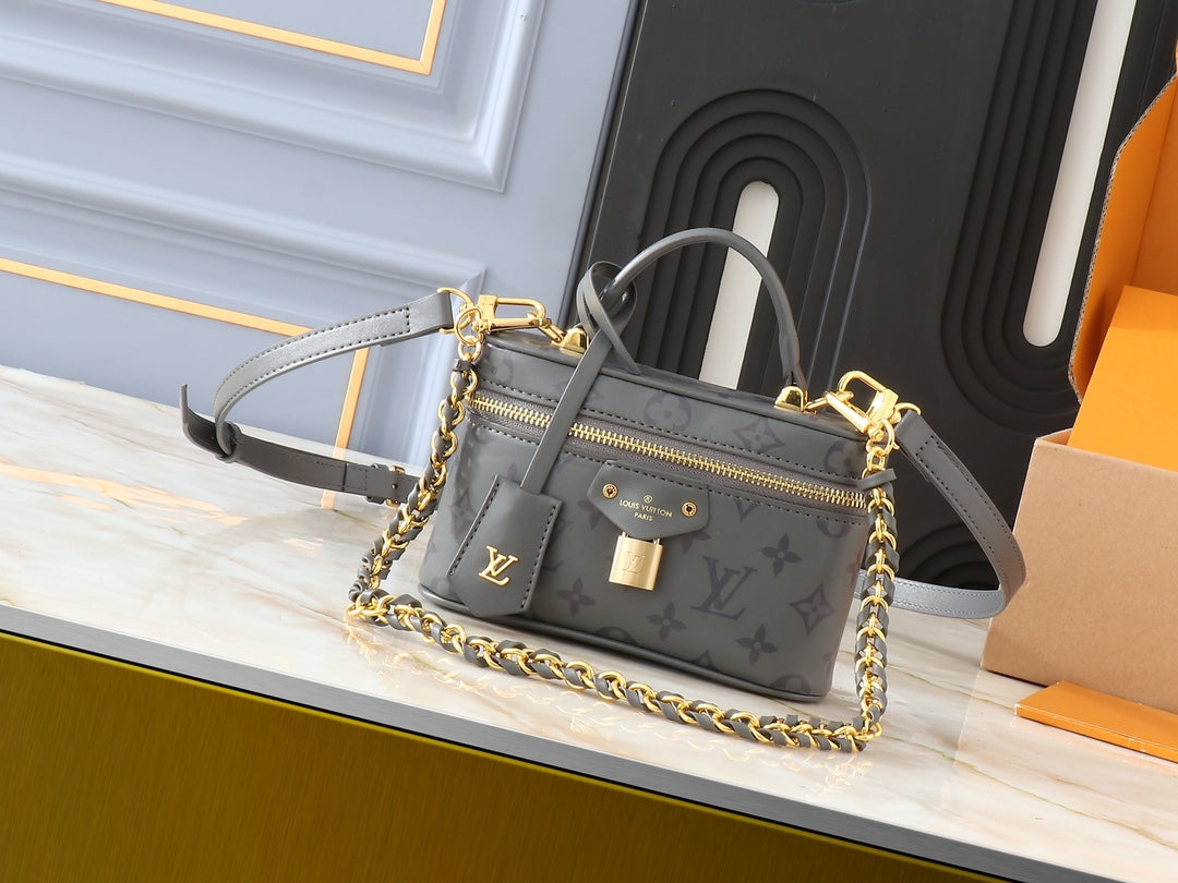 Louis Vuitton LV Vanity Chain Pouch Shoulder Bag 19¡Á11.5¡Á6.5cm
